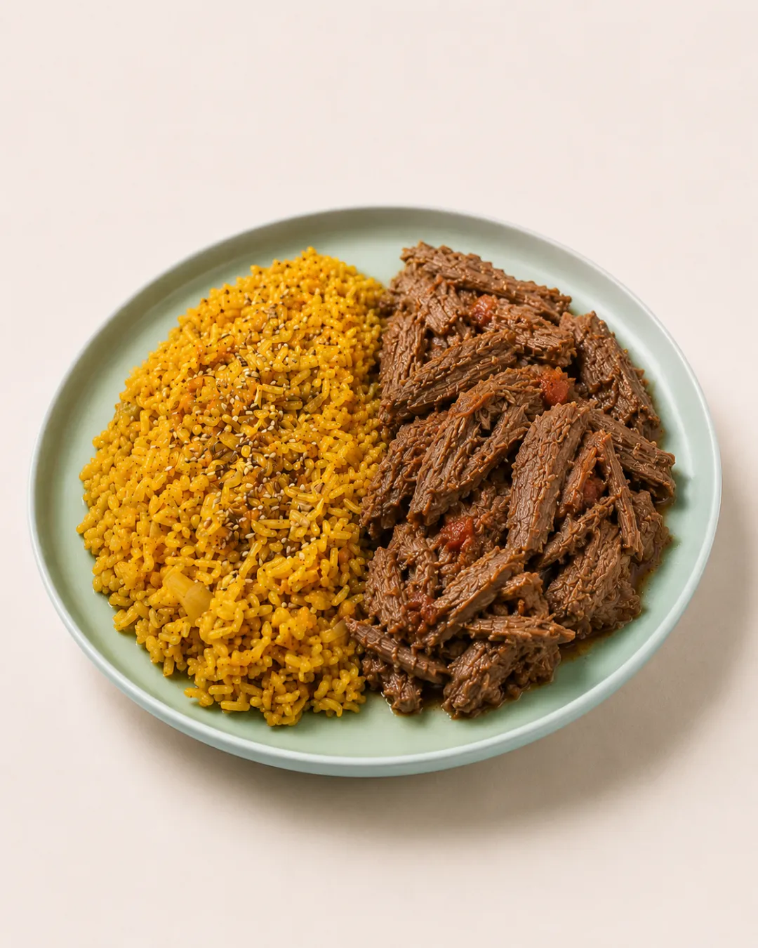Bondiola braseada con arroz especiado — vianda saludable congelada de Hakora Cocina