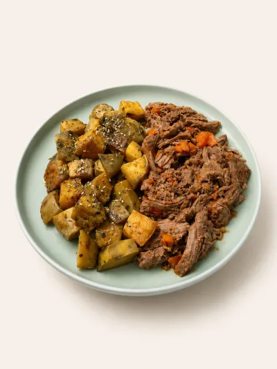 Carne braseada con batatas asadas — vianda saludable congelada de Hakora Cocina