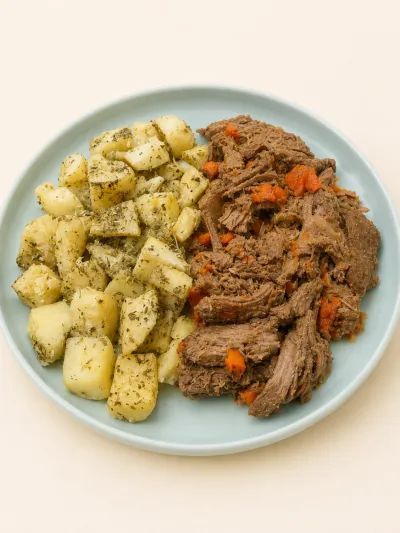 Carne braseada con papas asadas — vianda saludable congelada de Hakora Cocina