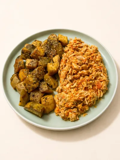 Pollo desmechado con batatas asadas — vianda saludable congelada de Hakora Cocina