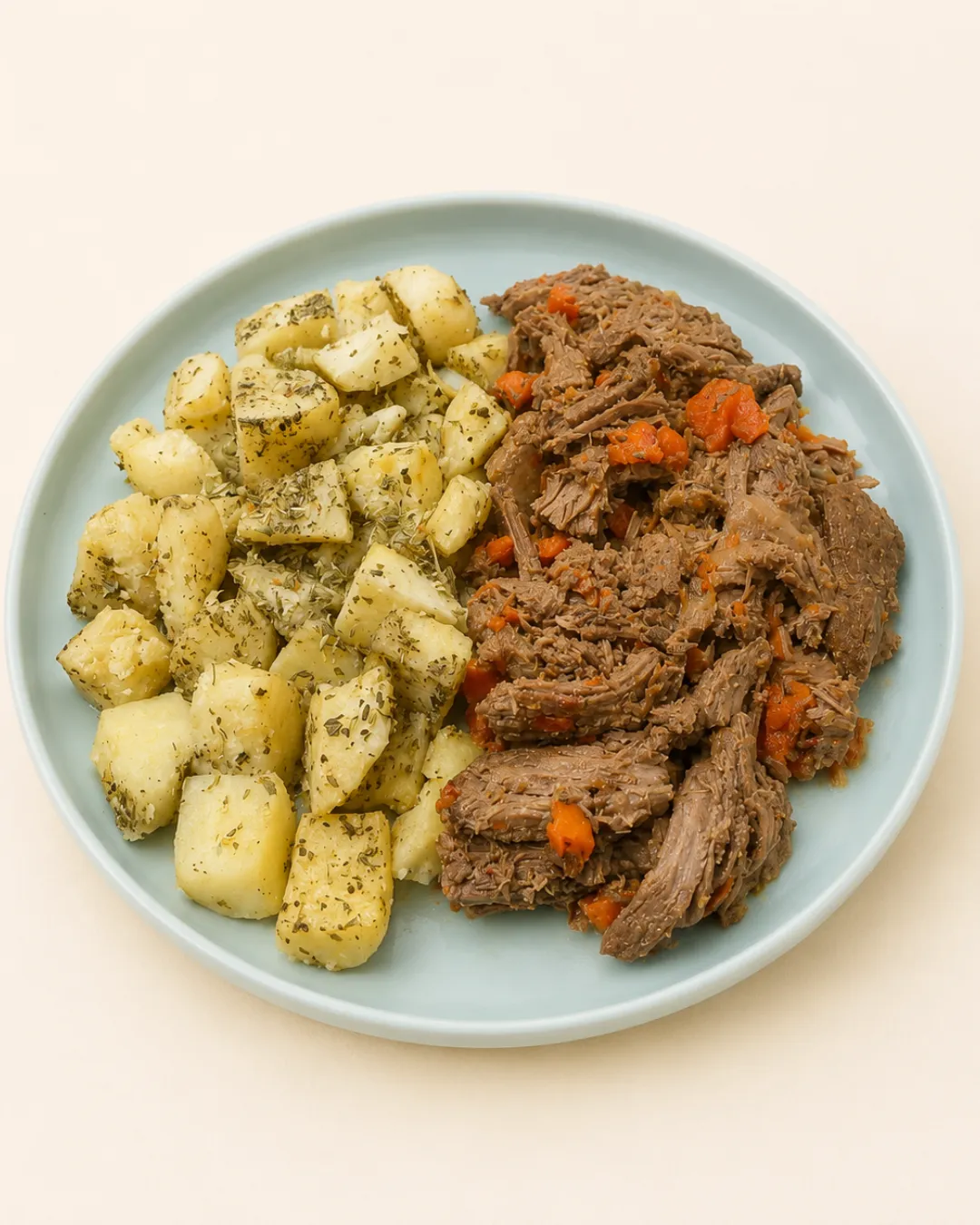 Carne braseada con papas asadas — vianda saludable congelada de Hakora Cocina