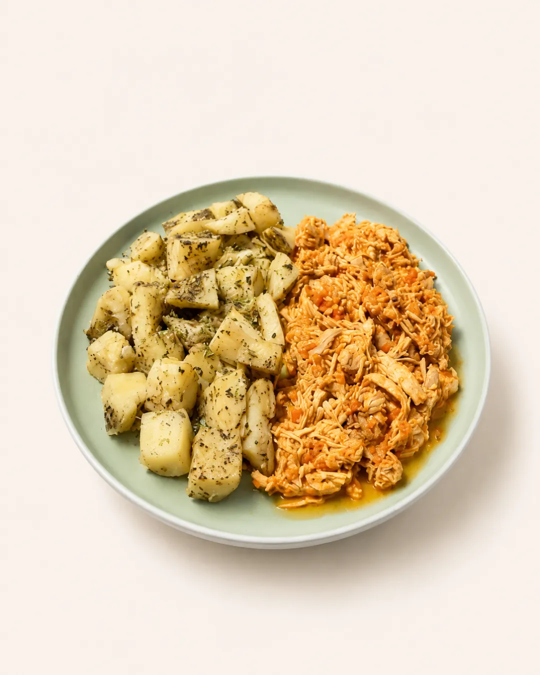 Pollo desmechado con papas asadas — vianda saludable congelada de Hakora Cocina